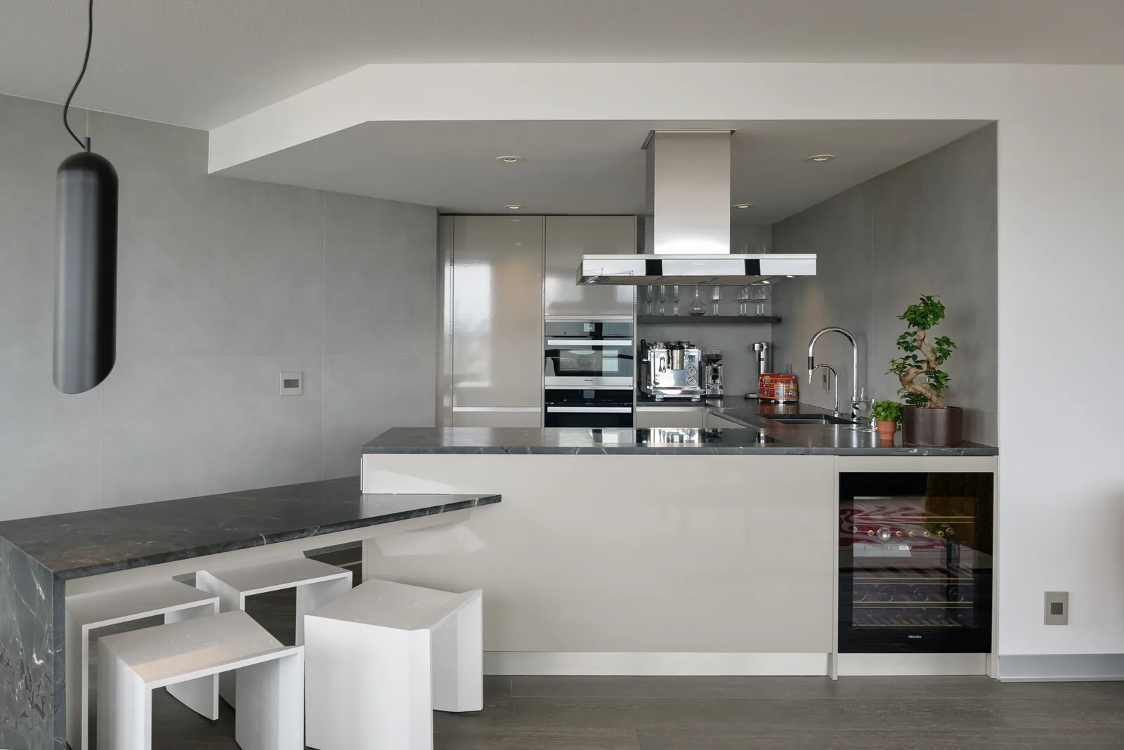 Built-in dining table and Miele kitchen